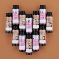 Інноваційні блискучі перманентні гелеві фарби для легкого та ще більш швидкого нанесення.